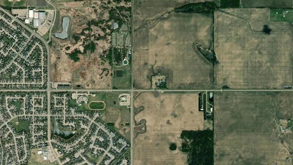 Aerial view of Edmonton / Leduc Lions KOA Journey and surroundings