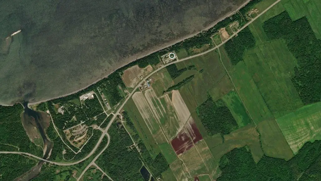 Aerial view of Motel Camping Métis and surroundings
