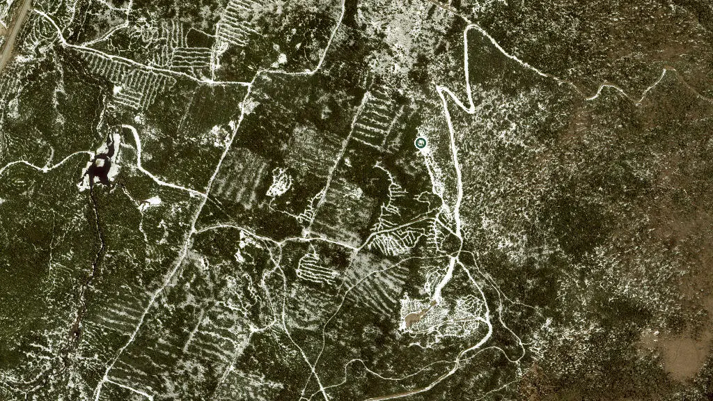 Aerial view of Refuge La Grande-Vue and surroundings