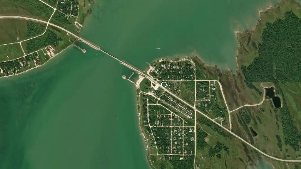 Aerial view of Lake Manitoba Narrows Seasonal Campground and surroundings