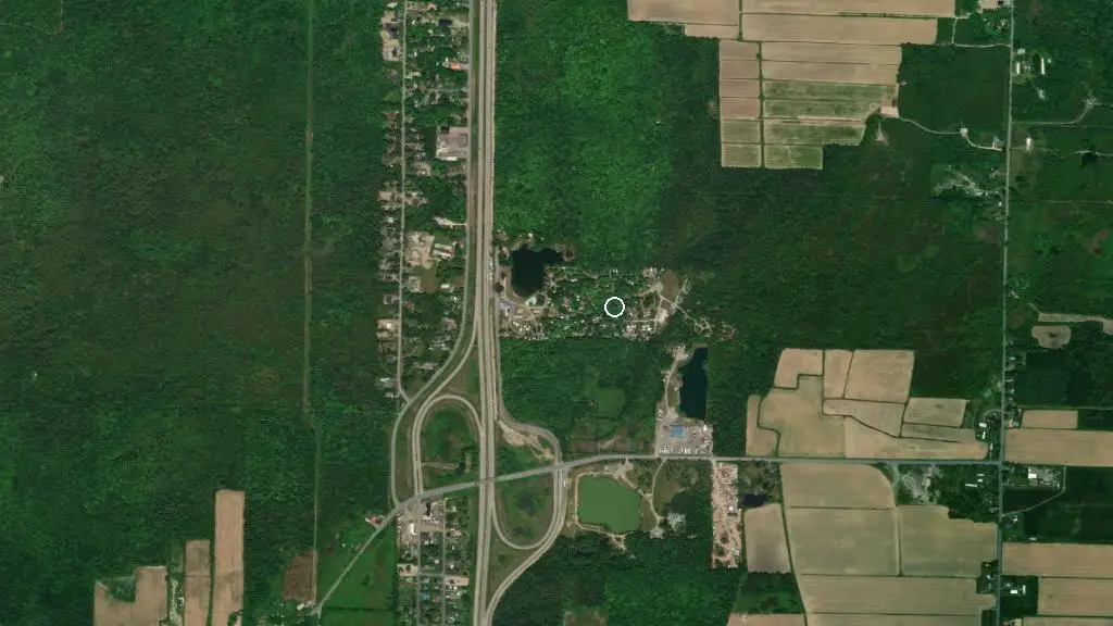Aerial view of Camping du Lac Cristal and surroundings