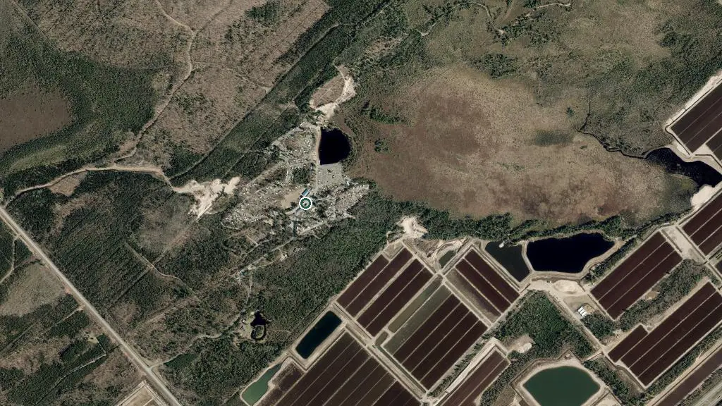 Aerial view of Camping du Lac St-Louis and surroundings