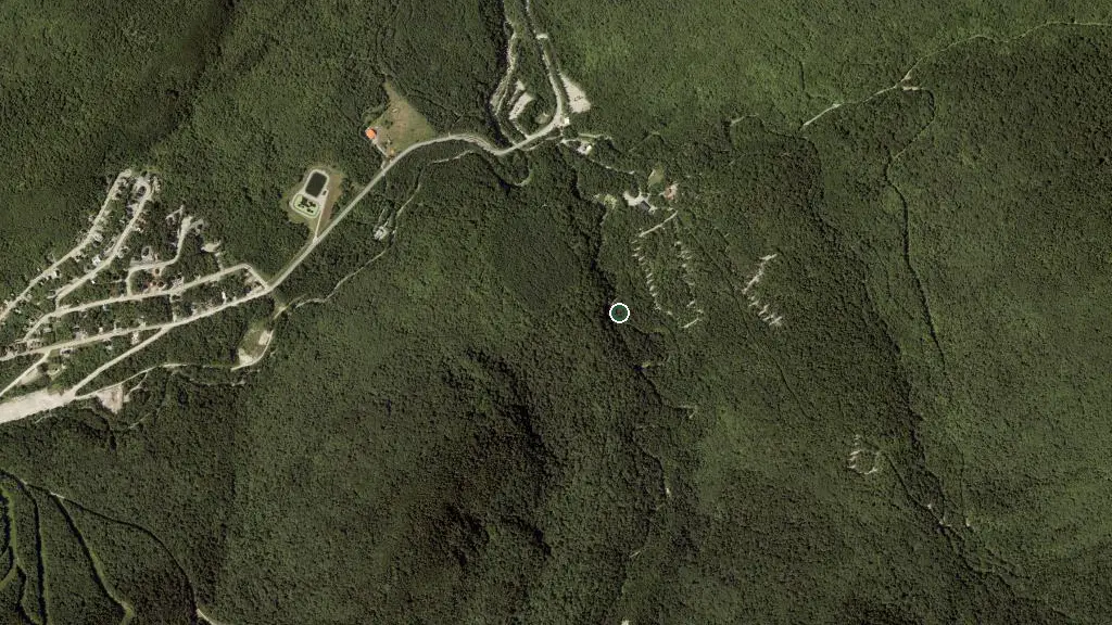 Aerial view of Refuge des Passerelles and surroundings