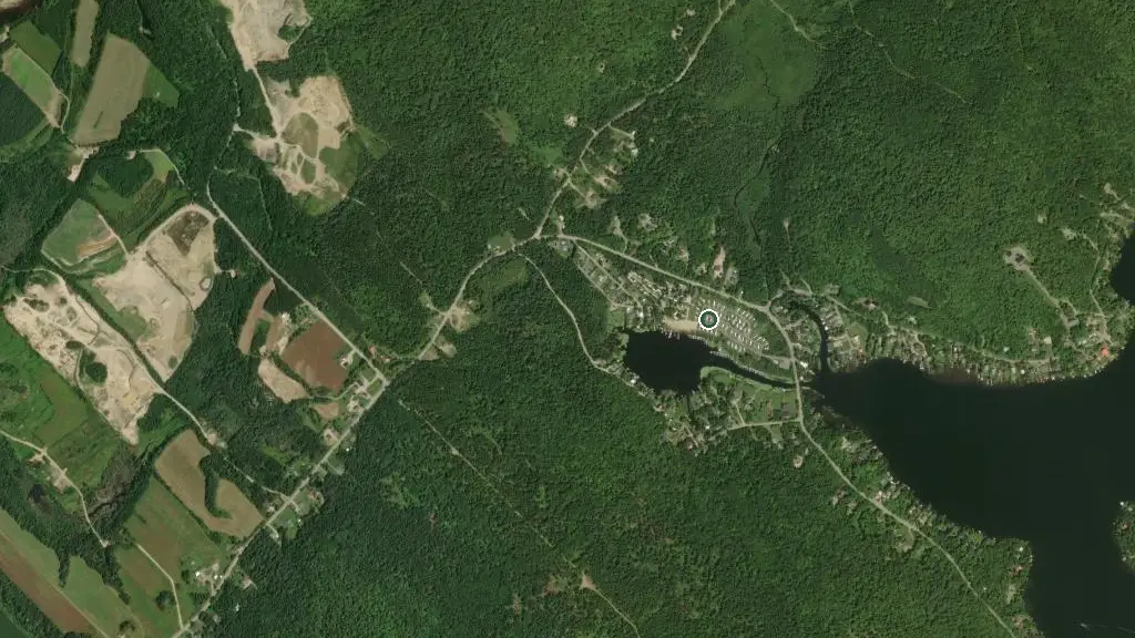 Aerial view of Domaine du lac Sept-Îles and surroundings