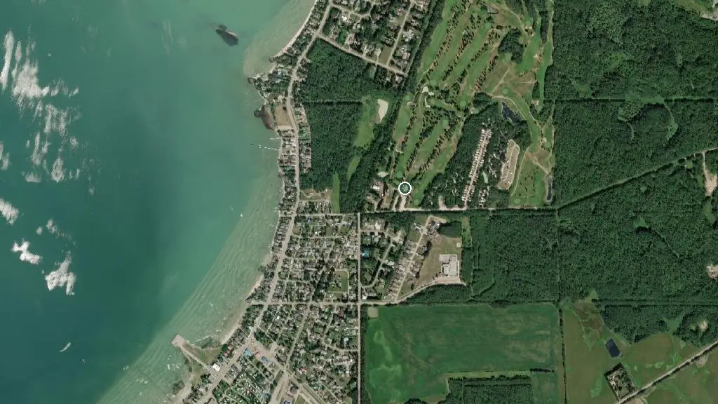 Aerial view of Alberta Beach Golf Resort and surroundings