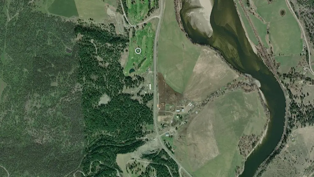 Aerial view of Chinook Cove Golf and RV and surroundings