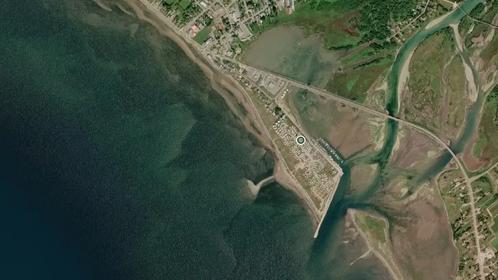 Aerial view of Camping Plage Beaubassin and surroundings