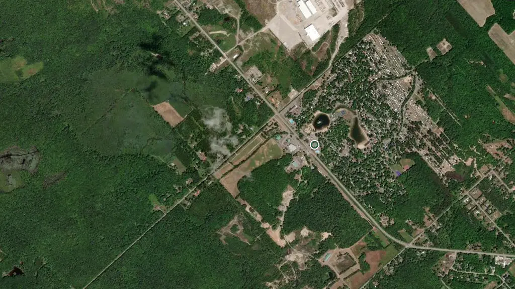 Aerial view of Camping Lac des Pins and surroundings