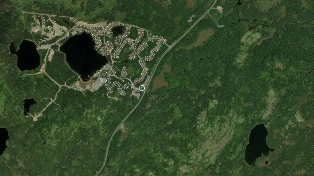 Aerial view of Jellystone Marine Park and surroundings