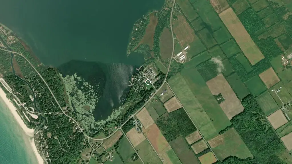 Aerial view of Lake Avenue Park and surroundings