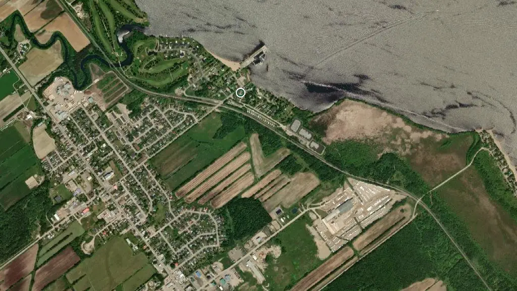 Aerial view of Camping St-Prime and surroundings