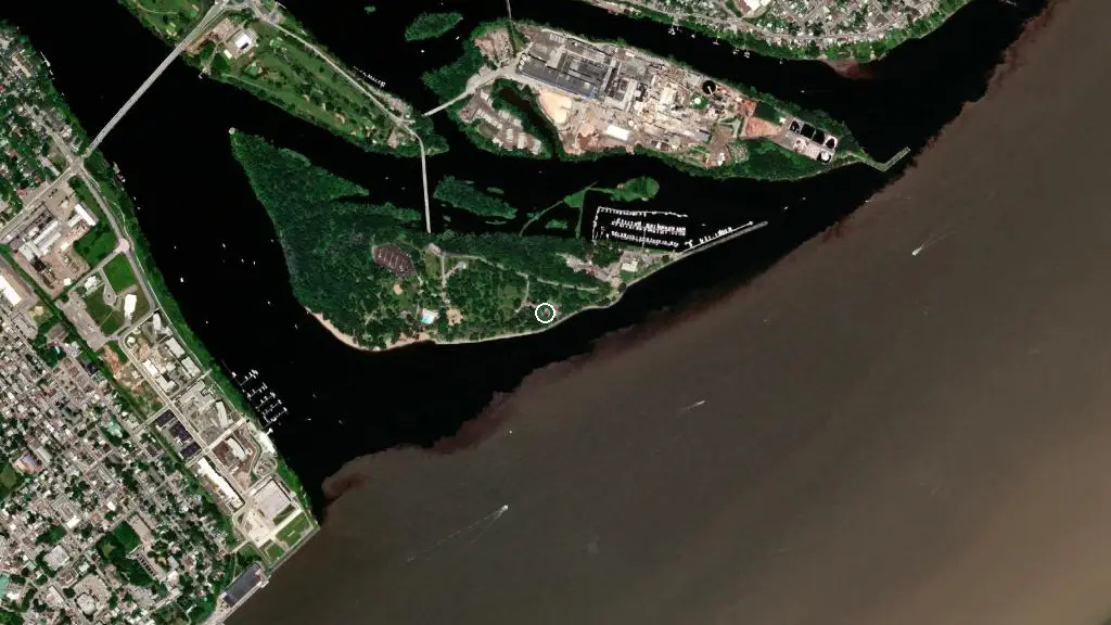 Aerial view of Camping de l'Île Saint-Quentin and surroundings