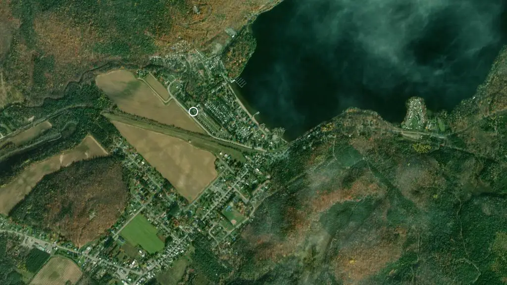 Aerial view of Camping Lac-aux-Sables and surroundings