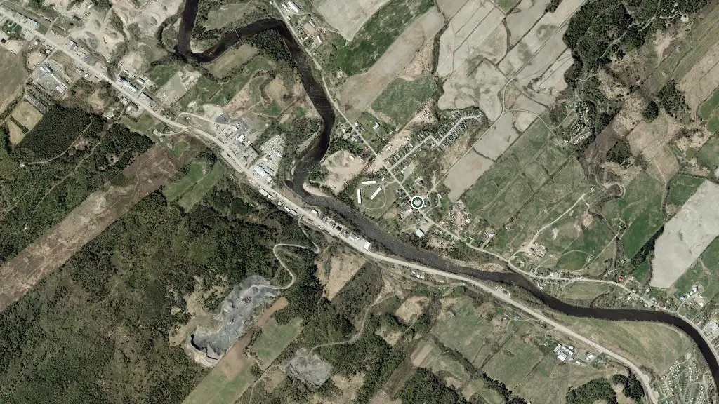 Aerial view of Camping Chutes Fraser and surroundings