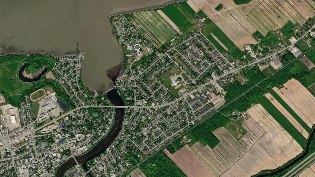Aerial view of Camping Pointe-aux-Oies de Montmagny and surroundings
