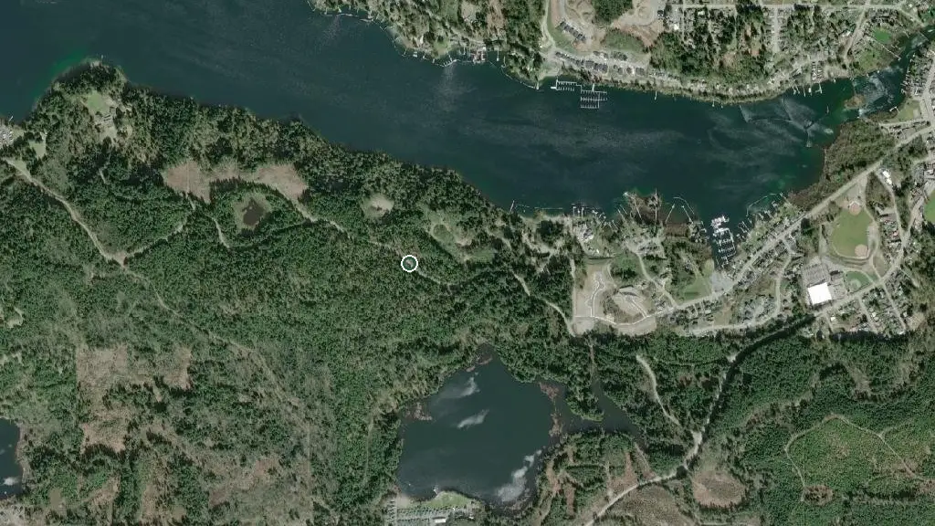 Aerial view of Lakeview Park Campground and surroundings